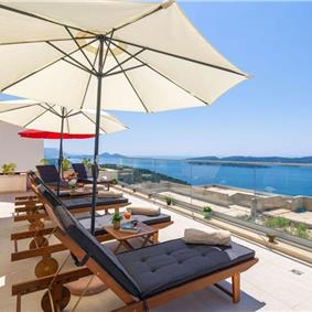 Luxury 4 Bedroom Villa with Infinity Pool, Sauna, Gym, Jacuzzi and Sea Views in Orašac, near Dubrovnik, Sleeps 8